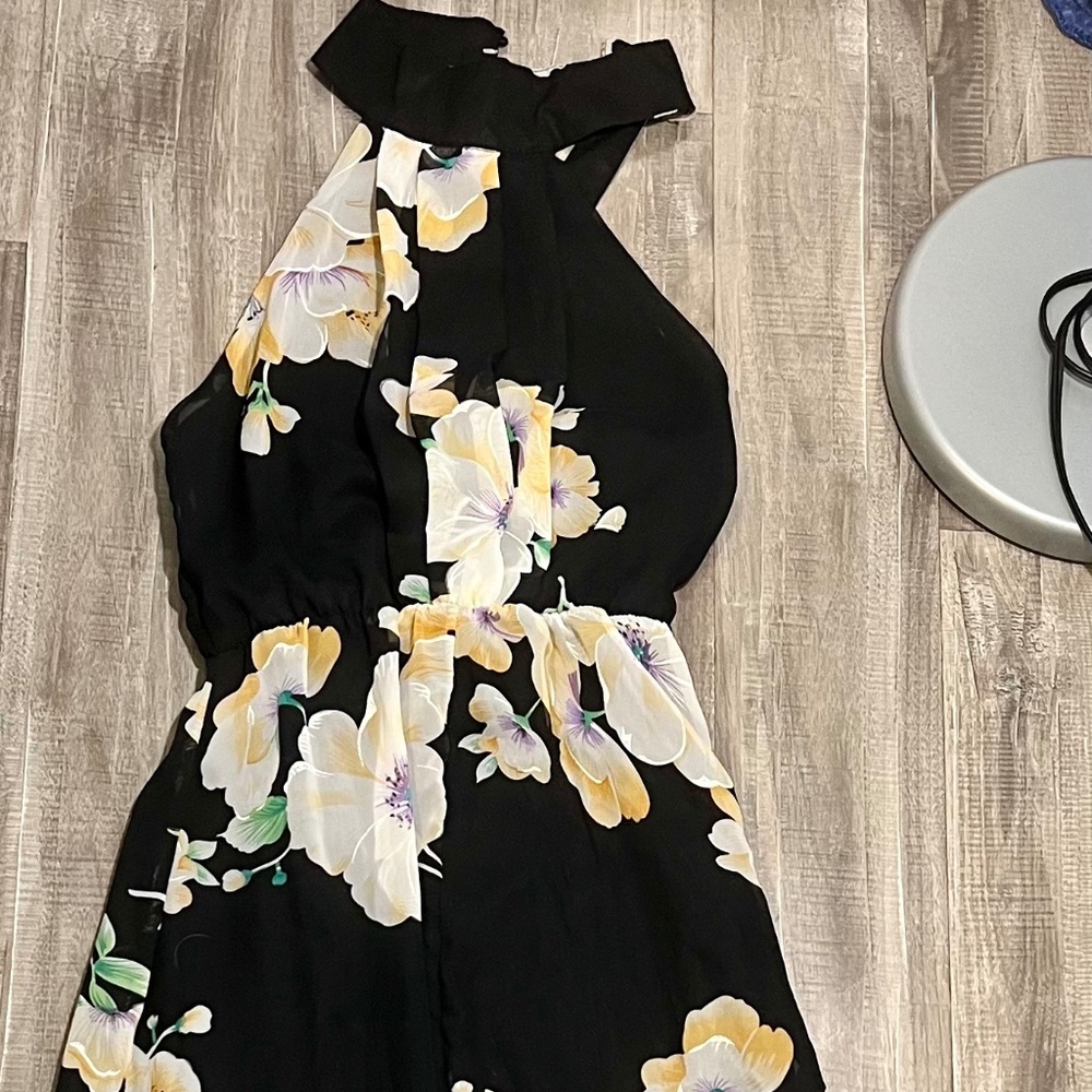 Maxi Flowy Dress with Flower design  Size: S